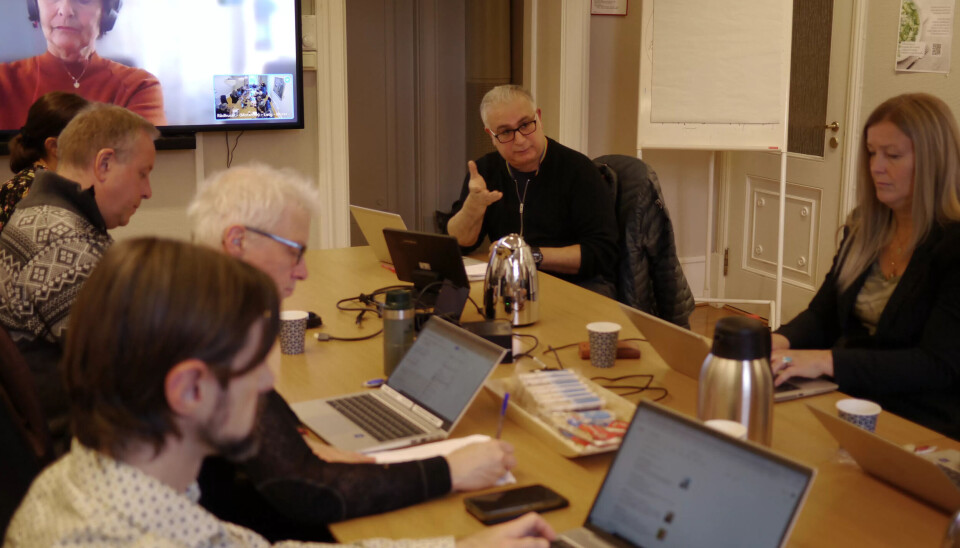 LANGE MØTER: Nettverket for avdelingsledere innenfor innvandring og integrering møtes for å gå igjennom nye politiske vedtak som berører deres felt. Mange kjenner hverandre godt gjennom et langt yrkesliv, noen er nye ansikter. LANGE MØTER: Nettverket for avdelingsledere innenfor innvandring og integrering møtes for å gå igjennom nye politiske vedtak som berører deres felt. Mange kjenner hverandre godt gjennom et langt yrkesliv, noen er nye ansikter.