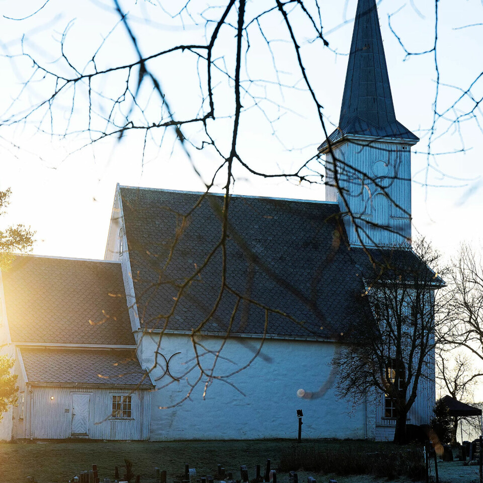 Streikende prester, diakoner, kirkemusikere og andre kirkeansatte fra hele Oslo-området var samlet til en streikemarkering utenfor Asker kirke julaften i fjor. Streiken begynte 12. desember og var over én måned senere. I årets mellomoppgjør ble partene enige rett før fristen. (Arkivfoto) Streikende prester, diakoner, kirkemusikere og andre kirkeansatte fra hele Oslo-området var samlet til en streikemarkering utenfor Asker kirke julaften i fjor. Streiken begynte 12. desember og var over én måned senere. I årets mellomoppgjør ble partene enige rett før fristen. (Arkivfoto)
