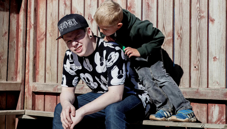 KOMMUNEARBEIDER: Idar-Elias Hals Nilsen jobber ved Hunstad skole SFO. Om FrP får det som de vil, kan SFO i framtiden driftes av private aktører. KOMMUNEARBEIDER: Idar-Elias Hals Nilsen jobber ved Hunstad skole SFO. Om FrP får det som de vil, kan SFO i framtiden driftes av private aktører.