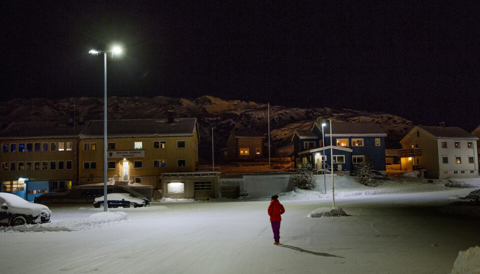 LEGE I MØRKETID: Hjemme i Bergen har hun mann og tre tenåringsbarn. I Berlevåg bor hun alene. – Arbeidsukene i Finnmark er en slags husmorferie, sier Hanne-Heszlein Lossius. LEGE I MØRKETID: Hjemme i Bergen har hun mann og tre tenåringsbarn. I Berlevåg bor hun alene. – Arbeidsukene i Finnmark er en slags husmorferie, sier Hanne-Heszlein Lossius.
