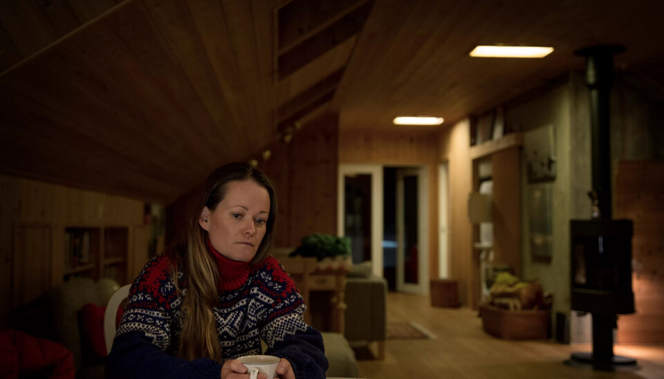 NORDSJØTURNUS: Hanne Heszlein-Lossius har døgnvakt i Berlevåg to uker i strekk. I sine fire «friuker» er hun anestesilege i spesialisering på Voss sykehus. NORDSJØTURNUS: Hanne Heszlein-Lossius har døgnvakt i Berlevåg to uker i strekk. I sine fire «friuker» er hun anestesilege i spesialisering på Voss sykehus.