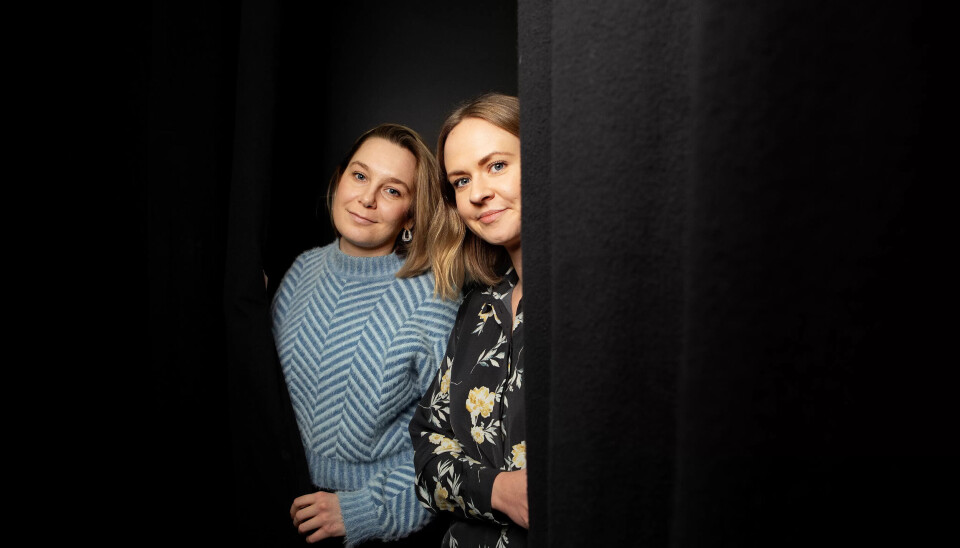 TIL SCENEN: Martha Lubiana (t.v) og Stine Hemmingsen ville løfte helsefagarbeideren ut fra sykehjemmet til teaterscenen. Nå planlegger de et nytt prosjekt om pårørenderollen. TIL SCENEN: Martha Lubiana (t.v) og Stine Hemmingsen ville løfte helsefagarbeideren ut fra sykehjemmet til teaterscenen. Nå planlegger de et nytt prosjekt om pårørenderollen.