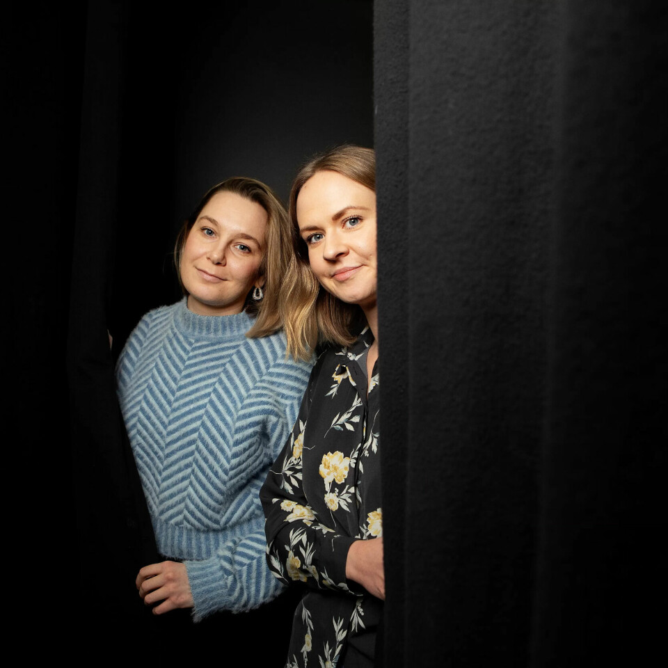 TIL SCENEN: Martha Lubiana (t.v) og Stine Hemmingsen ville løfte helsefagarbeideren ut fra sykehjemmet til teaterscenen. Nå planlegger de et nytt prosjekt om pårørenderollen. TIL SCENEN: Martha Lubiana (t.v) og Stine Hemmingsen ville løfte helsefagarbeideren ut fra sykehjemmet til teaterscenen. Nå planlegger de et nytt prosjekt om pårørenderollen.