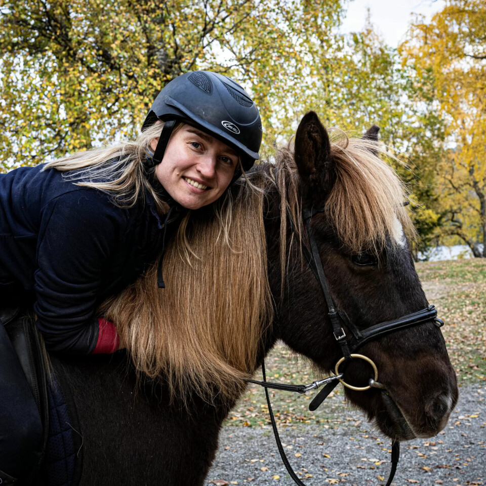 REKREASJON: Aleksandra finner ro i kropp og sjel når hun tar en ridetur med islandshesten Stjarni. REKREASJON: Aleksandra finner ro i kropp og sjel når hun tar en ridetur med islandshesten Stjarni.