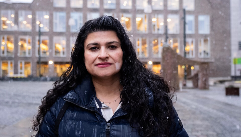 EN STEMME: Mange innvandrere i Norge mangler skolegang og sliter med å skrive og lese, som miljøarbeider Mariam Rasouli. EN STEMME: Mange innvandrere i Norge mangler skolegang og sliter med å skrive og lese, som miljøarbeider Mariam Rasouli.