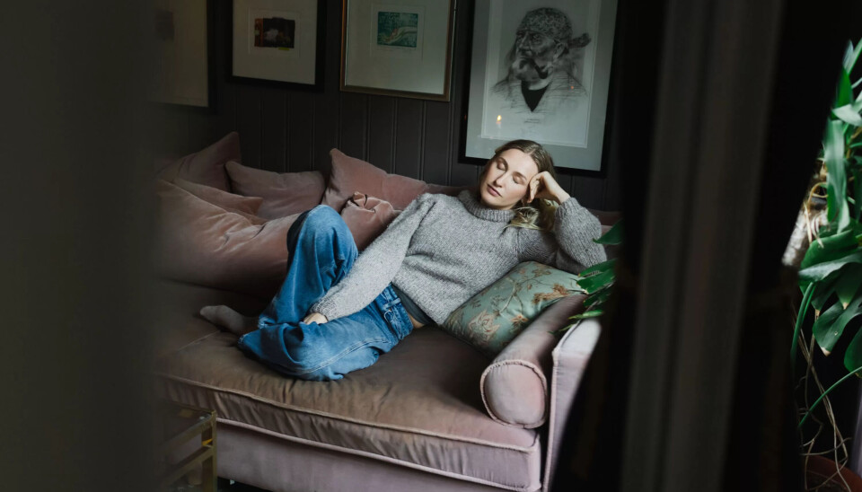 Alma (24) jobber ikke når hun har sterk PMS