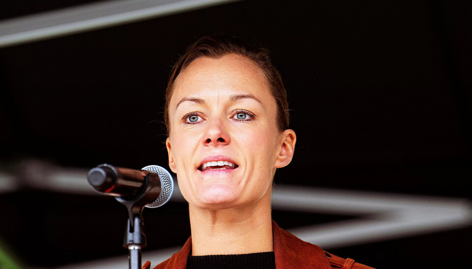 – Jeg beklager på det aller sterkeste. Jeg har brutt reglene, sier den avgående ministeren. – Jeg beklager på det aller sterkeste. Jeg har brutt reglene, sier den avgående ministeren.