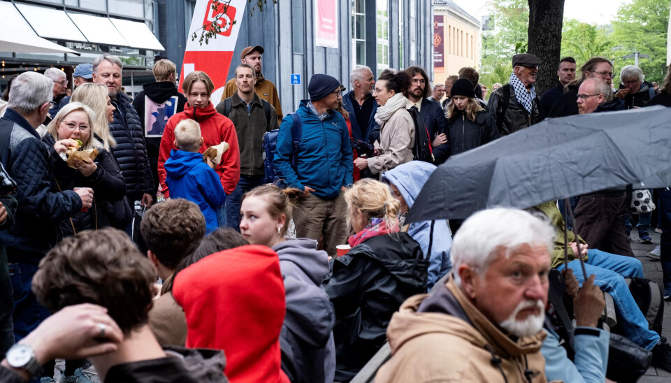 MANGE MØTTE OPP FOR Å FEIRE LO MANGE MØTTE OPP FOR Å FEIRE LO