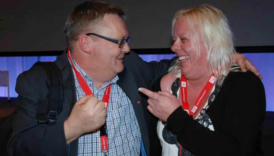 Å bli tatt på senga i seks måneder høres greit ut, er Odd-Haldgeir Larsens svar til Elsa Heradstveit og alle dem som mener organisasjonen trenger mer tid på landstyrets forslag. Å bli tatt på senga i seks måneder høres greit ut, er Odd-Haldgeir Larsens svar til Elsa Heradstveit og alle dem som mener organisasjonen trenger mer tid på landstyrets forslag.