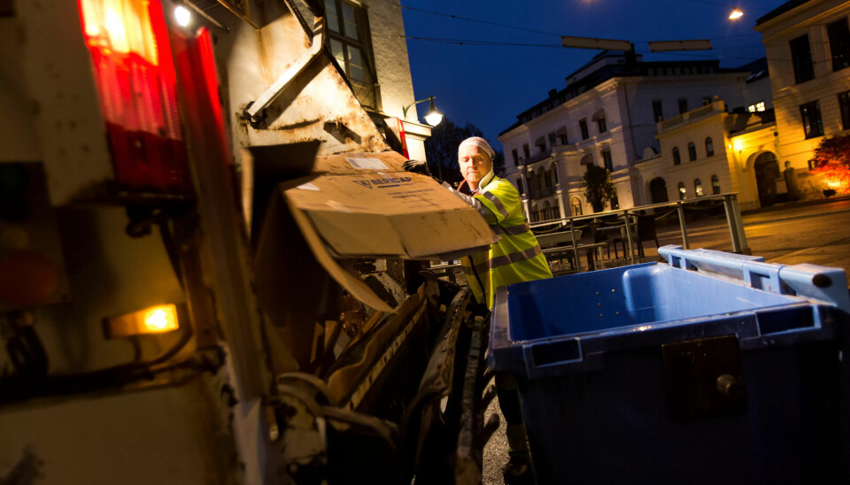 DYSTER FRAMTID: Åge Christoffersen er blant de siste renovatører som kjenner til gamle dager, da renovatør var et stolt yrke. DYSTER FRAMTID: Åge Christoffersen er blant de siste renovatører som kjenner til gamle dager, da renovatør var et stolt yrke.