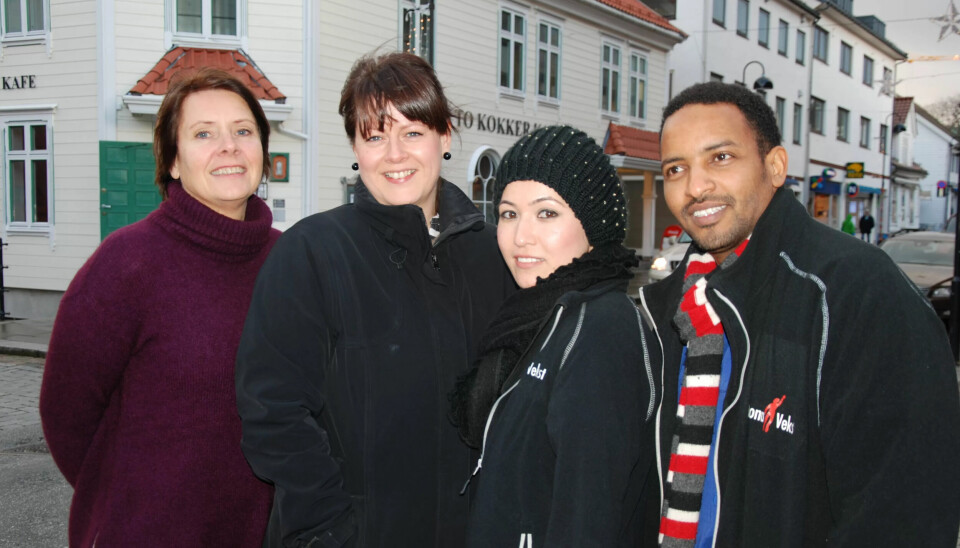 GODE HALDNINGAR: – Innvandrarane er imøtekommande og møter dei gamle brukarane og pasientane på ein god måte, meiner Stine Hovland (t.v.) Her er ho saman med Maj-Linn Selvik, Zainab Noori Painda og Yonas Tesfamarian Teages. GODE HALDNINGAR: – Innvandrarane er imøtekommande og møter dei gamle brukarane og pasientane på ein god måte, meiner Stine Hovland (t.v.) Her er ho saman med Maj-Linn Selvik, Zainab Noori Painda og Yonas Tesfamarian Teages.