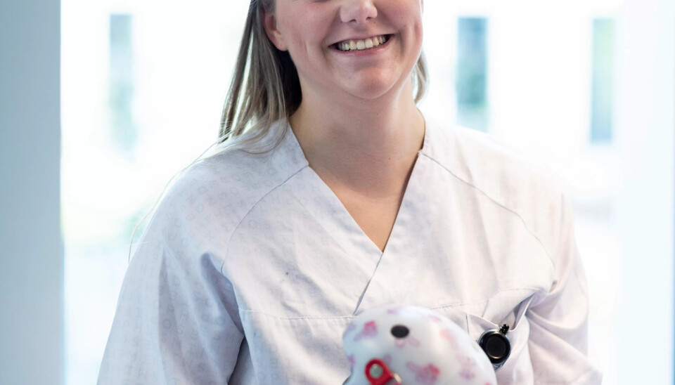 STOLT ØYEBLIKK: Med denne hjelmen, konstruert til en baby, tok Elisa Sæbø Sylta fagprøven. – Den kommer jeg alltid til å ha med meg, sier hun. STOLT ØYEBLIKK: Med denne hjelmen, konstruert til en baby, tok Elisa Sæbø Sylta fagprøven. – Den kommer jeg alltid til å ha med meg, sier hun.