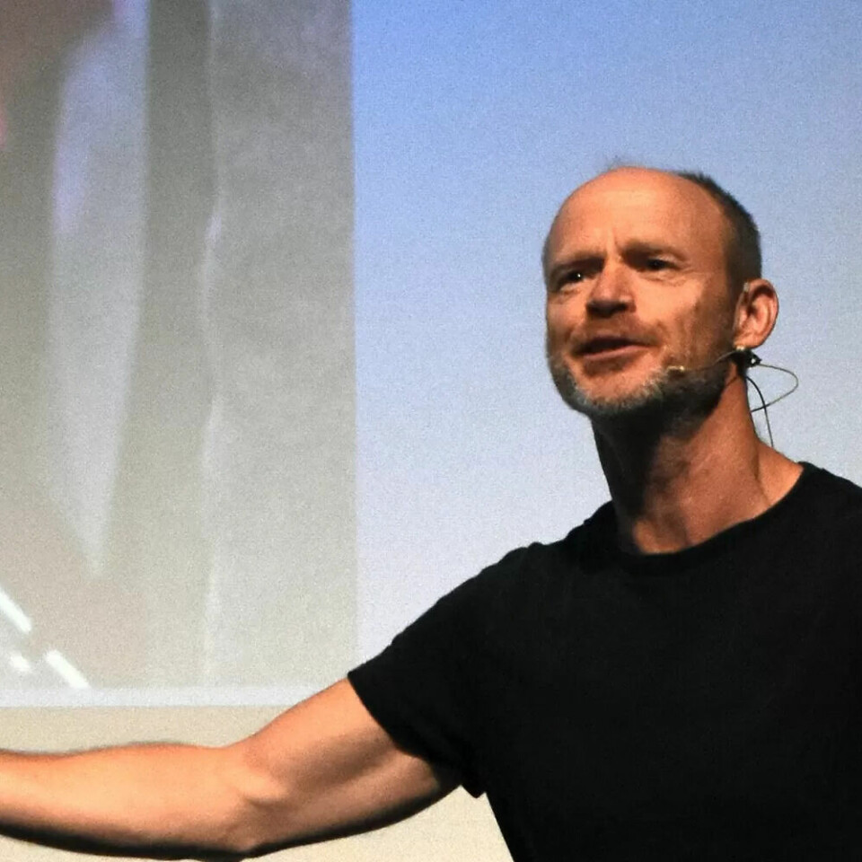 ENGASJERT: Harald Eia fikk salen med seg under foredraget i Drøbak. Der satt det flest som var overbevist fra før, men applausen var lang etterpå. ENGASJERT: Harald Eia fikk salen med seg under foredraget i Drøbak. Der satt det flest som var overbevist fra før, men applausen var lang etterpå.
