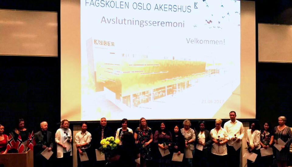 DIPLOM: Alle studentene i sterilforsyningsteknikk bestod og fikk denne uka diplom. DIPLOM: Alle studentene i sterilforsyningsteknikk bestod og fikk denne uka diplom.