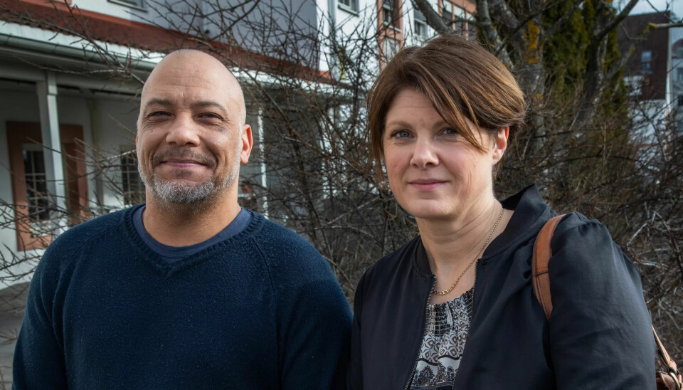 SAMARBEIDER: Tillitsvalgt i Fagforbundet John Talley og direktør Ingrid Pelin Berg i Bufetat vil at de barnevernsansatte skal få etterutdanning for å møte krav til formell kompetanse. SAMARBEIDER: Tillitsvalgt i Fagforbundet John Talley og direktør Ingrid Pelin Berg i Bufetat vil at de barnevernsansatte skal få etterutdanning for å møte krav til formell kompetanse.