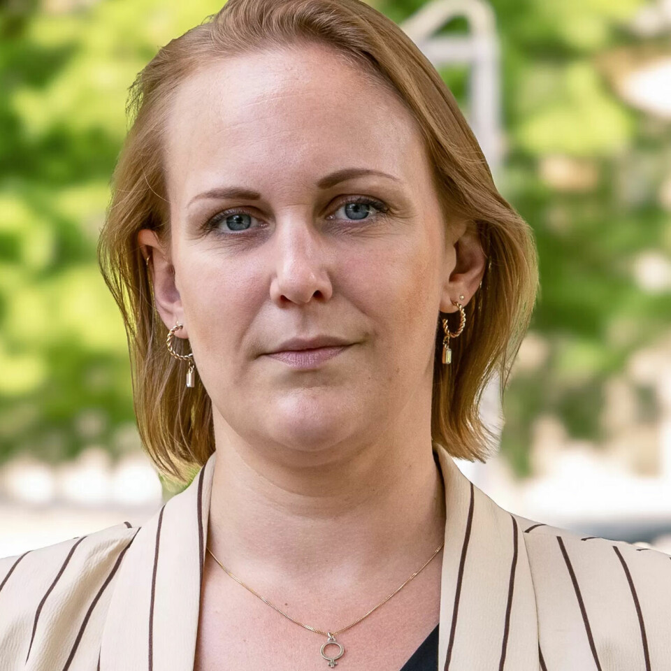 – Mennesker som burde fått sykepenger, er blitt arbeidsløse eller tvunget til å jobbe på tross av at de er syke, fastslår nestleder Louise Olsson i svensk LO. – Mennesker som burde fått sykepenger, er blitt arbeidsløse eller tvunget til å jobbe på tross av at de er syke, fastslår nestleder Louise Olsson i svensk LO.