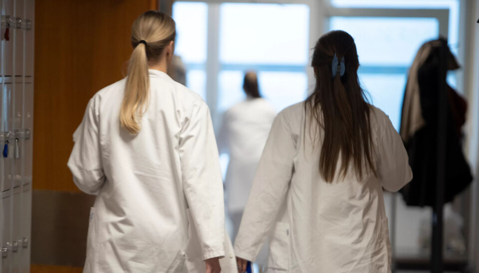 MULIGHETER: Arbeidsoppgavene er videre og lønna bedre for medisinstudenter som tar sommerjobber i kommunen i Norge enn i Sverige, hevder den svenske legeforeningens studentorganisasjon. Bildet er et illustrasjonsfoto. MULIGHETER: Arbeidsoppgavene er videre og lønna bedre for medisinstudenter som tar sommerjobber i kommunen i Norge enn i Sverige, hevder den svenske legeforeningens studentorganisasjon. Bildet er et illustrasjonsfoto.