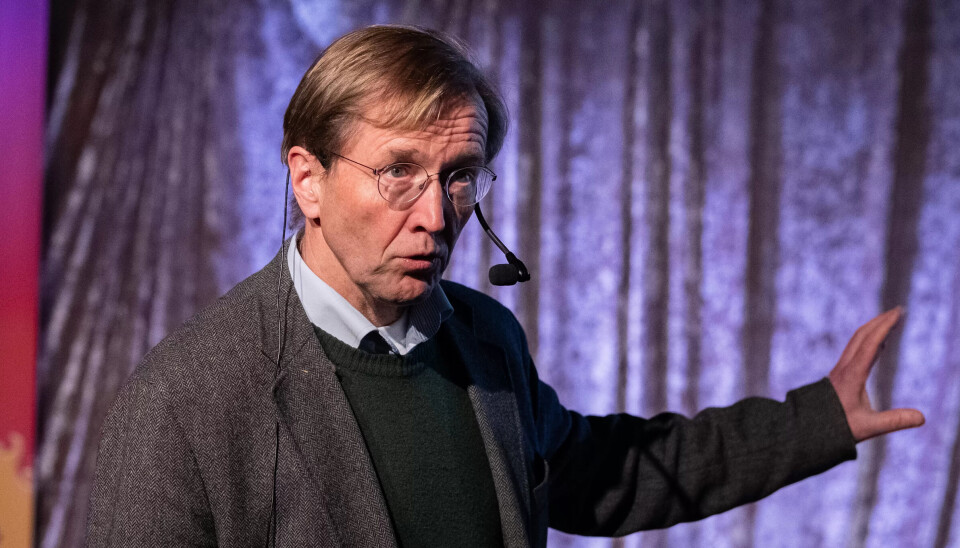 Ingenting i EØS-avtalen står i veien for at politikerne skal sette en fastpris på strøm i Norge, mener professor Finn Arnesen. Ingenting i EØS-avtalen står i veien for at politikerne skal sette en fastpris på strøm i Norge, mener professor Finn Arnesen.