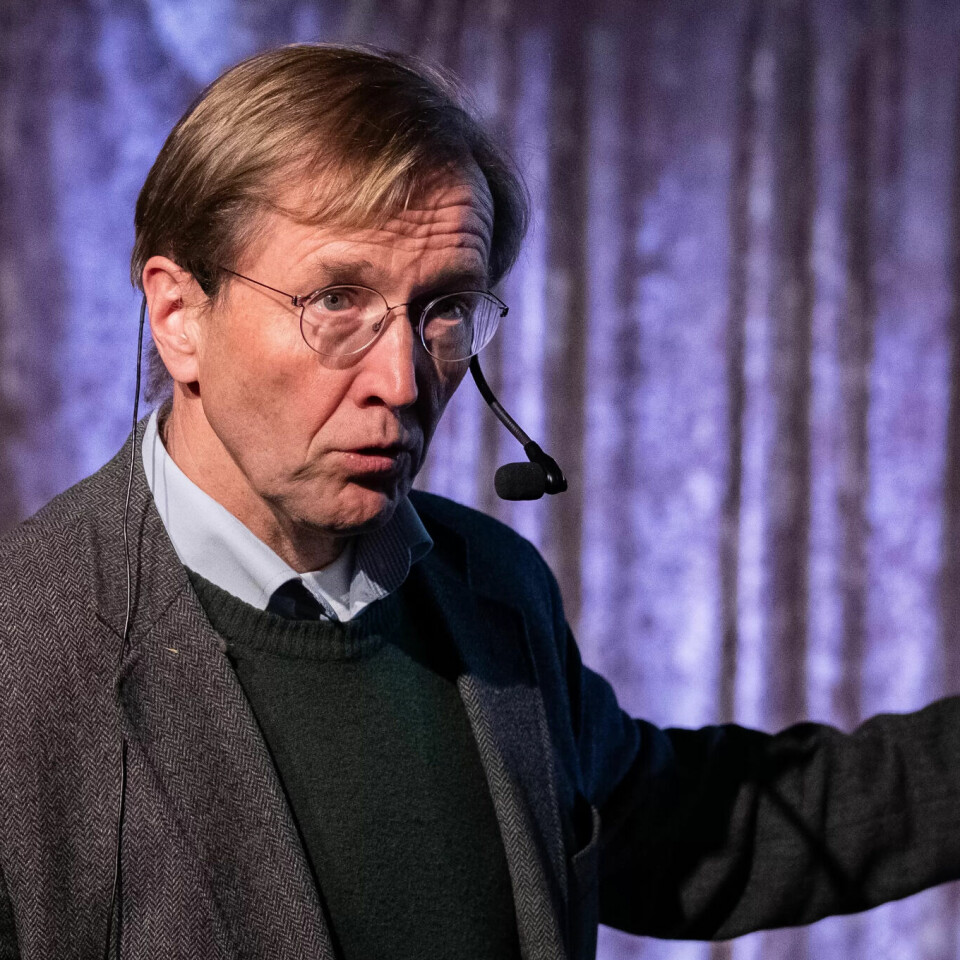 Ingenting i EØS-avtalen står i veien for at politikerne skal sette en fastpris på strøm i Norge, mener professor Finn Arnesen. Ingenting i EØS-avtalen står i veien for at politikerne skal sette en fastpris på strøm i Norge, mener professor Finn Arnesen.