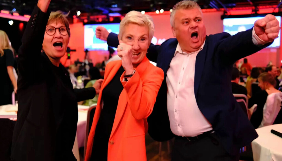 VALGKVELDEN: De tre mektigste i LO; fra venstre Mette Nord (Fagforbundet), Peggy Hessen Følsvik (LO-leder) og Jørn Eggum (Fellesforbundet) jublet da valgdagsmålingen ble presentert valgkvelden. VALGKVELDEN: De tre mektigste i LO; fra venstre Mette Nord (Fagforbundet), Peggy Hessen Følsvik (LO-leder) og Jørn Eggum (Fellesforbundet) jublet da valgdagsmålingen ble presentert valgkvelden.