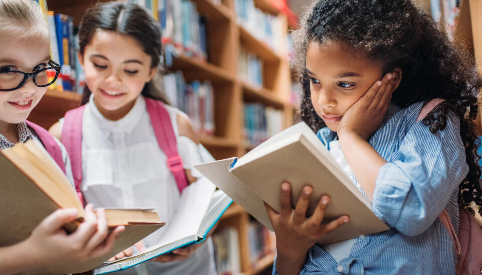 ELEVENE FÅR DÅRLIGERE TILBUD: Det er ikke alltid like lett å finne riktig bok til eget lesenivå. Forsvinner skolebibliotekarene vil elever og lærere lide, men ansatte på skolebibliotek i Bærum. ELEVENE FÅR DÅRLIGERE TILBUD: Det er ikke alltid like lett å finne riktig bok til eget lesenivå. Forsvinner skolebibliotekarene vil elever og lærere lide, men ansatte på skolebibliotek i Bærum.