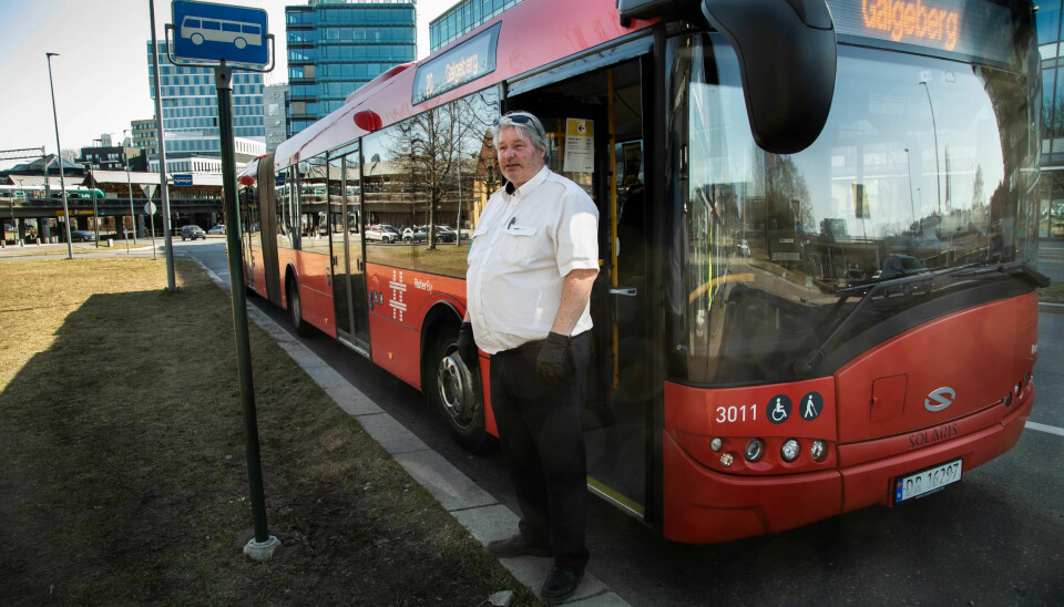 REGULERING: Når bussen kommer til vendepunktet på ruta, er det ti minutter pause dersom bussfører Petter Tøma holder tida. Pausen er lagt inn for å kunne komme à jour med rutetidene. REGULERING: Når bussen kommer til vendepunktet på ruta, er det ti minutter pause dersom bussfører Petter Tøma holder tida. Pausen er lagt inn for å kunne komme à jour med rutetidene.