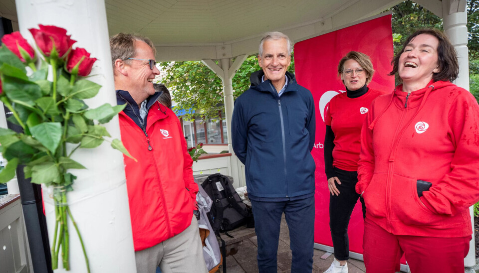 Statsminister Jonas Gahr Støre besøkte mandag Arbeiderpartiets stand på Schrøders plass i Brønnøysund. Her sammen med f.v.: André Møller, ordfører i Vega kommune, Hilde Sprækenhus, 7.-kandidat for fylkeslista for Nordland og Siv Aglen, ordførerkandidat i Brønnøy kommune. Statsminister Jonas Gahr Støre besøkte mandag Arbeiderpartiets stand på Schrøders plass i Brønnøysund. Her sammen med f.v.: André Møller, ordfører i Vega kommune, Hilde Sprækenhus, 7.-kandidat for fylkeslista for Nordland og Siv Aglen, ordførerkandidat i Brønnøy kommune.