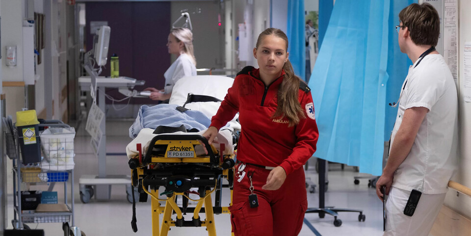 TRAVEL HVERDAG: Mange av pasientene ambulansen henter havner her, på akuttmottaket. Ambulanselærling Ida Hillesund er på vei til et nytt oppdrag. TRAVEL HVERDAG: Mange av pasientene ambulansen henter havner her, på akuttmottaket. Ambulanselærling Ida Hillesund er på vei til et nytt oppdrag.