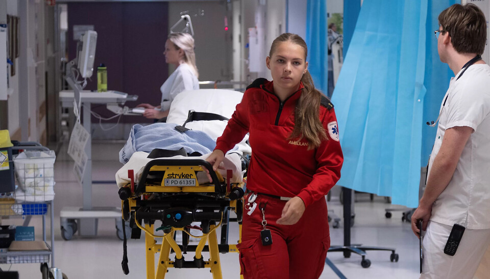 TRAVEL HVERDAG: Mange av pasientene ambulansen henter havner her, på akuttmottaket. Ambulanselærling Ida Hillesund er på vei til et nytt oppdrag. TRAVEL HVERDAG: Mange av pasientene ambulansen henter havner her, på akuttmottaket. Ambulanselærling Ida Hillesund er på vei til et nytt oppdrag.