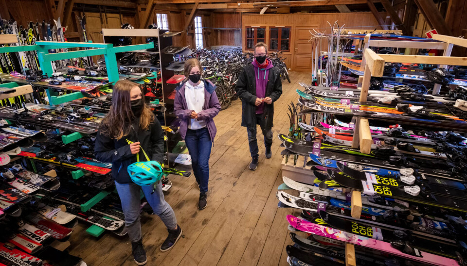 SKI-PARADIS: Maria Udnæs og Live Pihl på 14 år skal ha valgfaget Innsats for andre på BUA Lier. SKI-PARADIS: Maria Udnæs og Live Pihl på 14 år skal ha valgfaget Innsats for andre på BUA Lier.