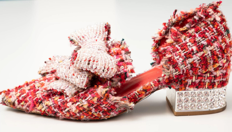 Skal man kunne gå i høyhælte sko hvis man jobber i barnevernet? Skal man kunne gå i høyhælte sko hvis man jobber i barnevernet?