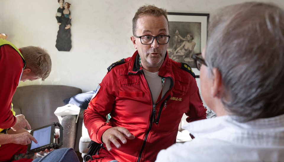 RØDT OPPDRAG: Denne dagen er det virkelig akutt. Kvinnen som sitter foran Vereide har fått hjerneslag og må kjapt til sykehus. RØDT OPPDRAG: Denne dagen er det virkelig akutt. Kvinnen som sitter foran Vereide har fått hjerneslag og må kjapt til sykehus.
