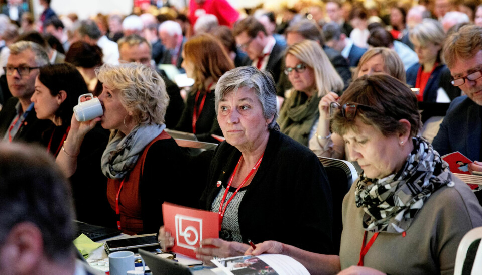 LYTTER: LO-leder Gerd Kristiansen deltok på Arbeiderpartiets landsmøte som medlem av partiets sentralstyre, i likhet med Fagforbundets leder Mette Nord til høyre. LYTTER: LO-leder Gerd Kristiansen deltok på Arbeiderpartiets landsmøte som medlem av partiets sentralstyre, i likhet med Fagforbundets leder Mette Nord til høyre.