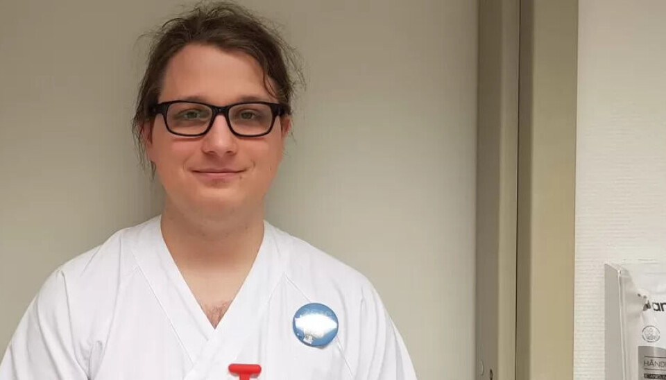 – Nå venter jeg på konklusjonen fra myndighetene. Hvis de konkluderer med at vaksinen er trygg, tar jeg min andre dose, sier Eskild Hustvedt. – Nå venter jeg på konklusjonen fra myndighetene. Hvis de konkluderer med at vaksinen er trygg, tar jeg min andre dose, sier Eskild Hustvedt.