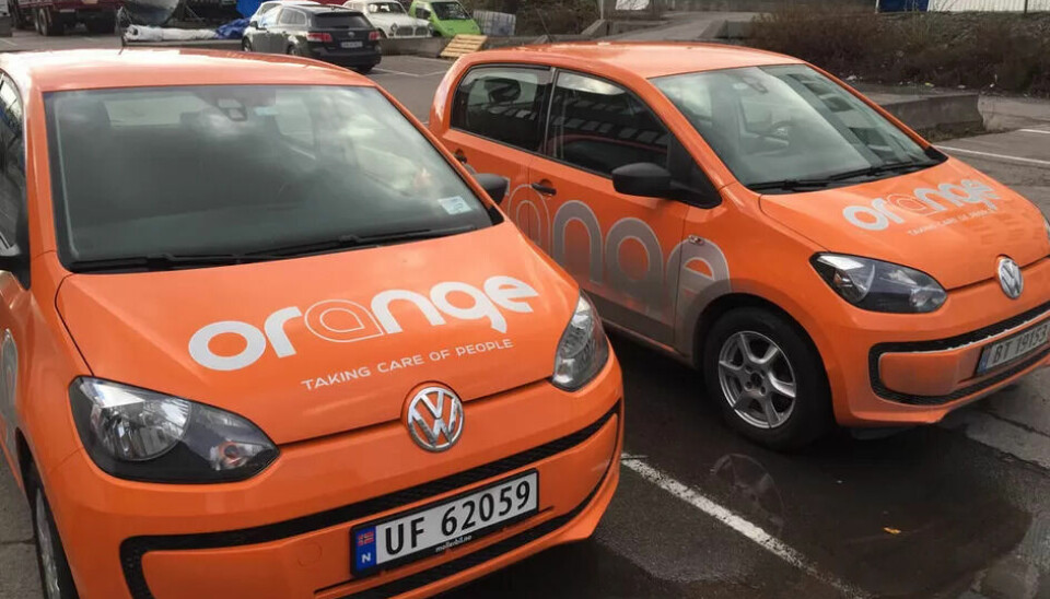 SYNLIG: De orange bilene har vært varemerket til de ulike Orange-selskapene som har drevet blant annet hjemmesykepleie I Norge og Sverige. SYNLIG: De orange bilene har vært varemerket til de ulike Orange-selskapene som har drevet blant annet hjemmesykepleie I Norge og Sverige.