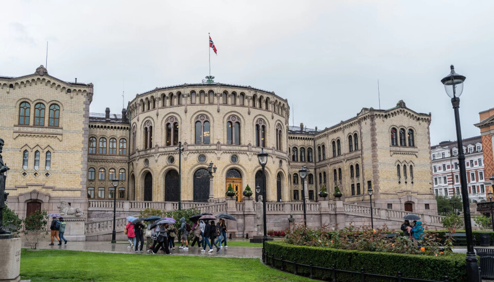 LØNN: Stortingsrepresentantene øker lønna i år. LØNN: Stortingsrepresentantene øker lønna i år.