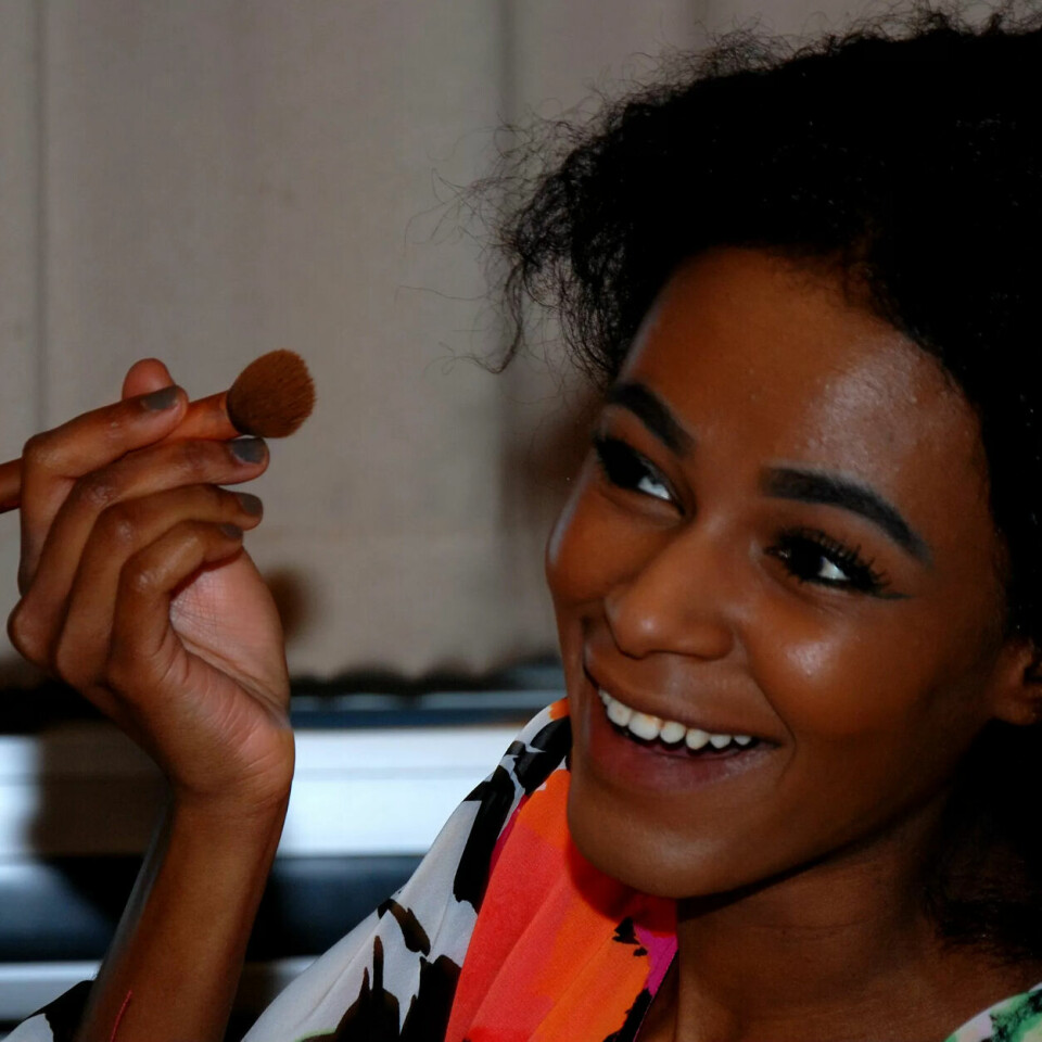 GLEDE: Det er deilig å få fram smil med sang og dans, sier Sabah fra Sudan. GLEDE: Det er deilig å få fram smil med sang og dans, sier Sabah fra Sudan.