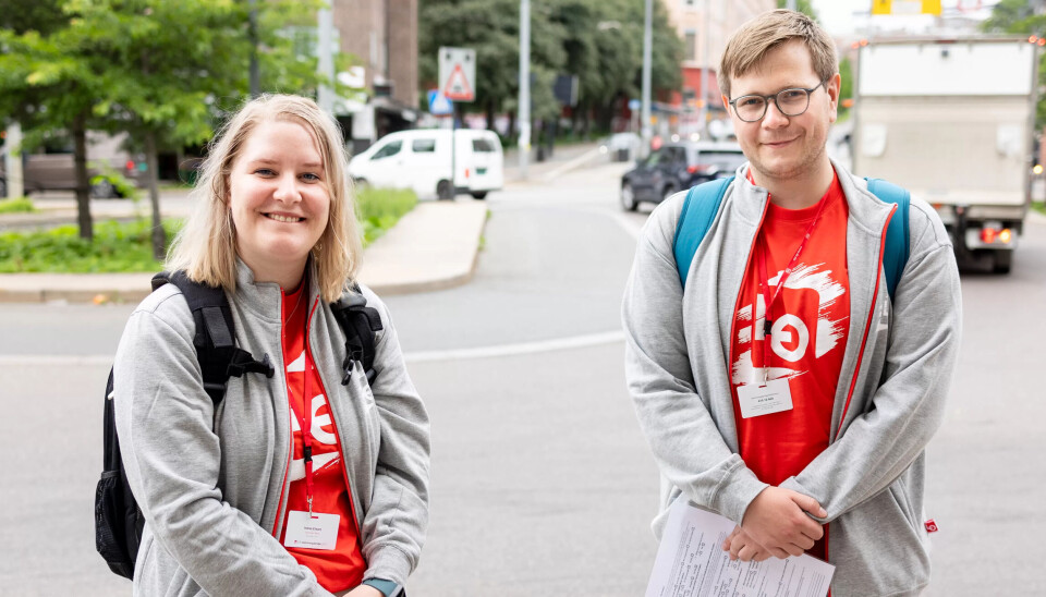 ENGASJERTE: F.v. Irene Einan, faglig ungdomssekretær og ansvarlig for LOs sommerpatrulje i Oslo og gamle Akershus, og Henrik Drivenes, leder i HK Ung. ENGASJERTE: F.v. Irene Einan, faglig ungdomssekretær og ansvarlig for LOs sommerpatrulje i Oslo og gamle Akershus, og Henrik Drivenes, leder i HK Ung.