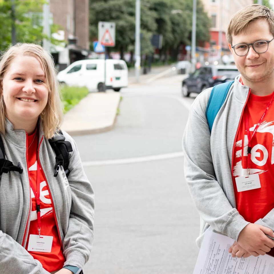 ENGASJERTE: F.v. Irene Einan, faglig ungdomssekretær og ansvarlig for LOs sommerpatrulje i Oslo og gamle Akershus, og Henrik Drivenes, leder i HK Ung. ENGASJERTE: F.v. Irene Einan, faglig ungdomssekretær og ansvarlig for LOs sommerpatrulje i Oslo og gamle Akershus, og Henrik Drivenes, leder i HK Ung.