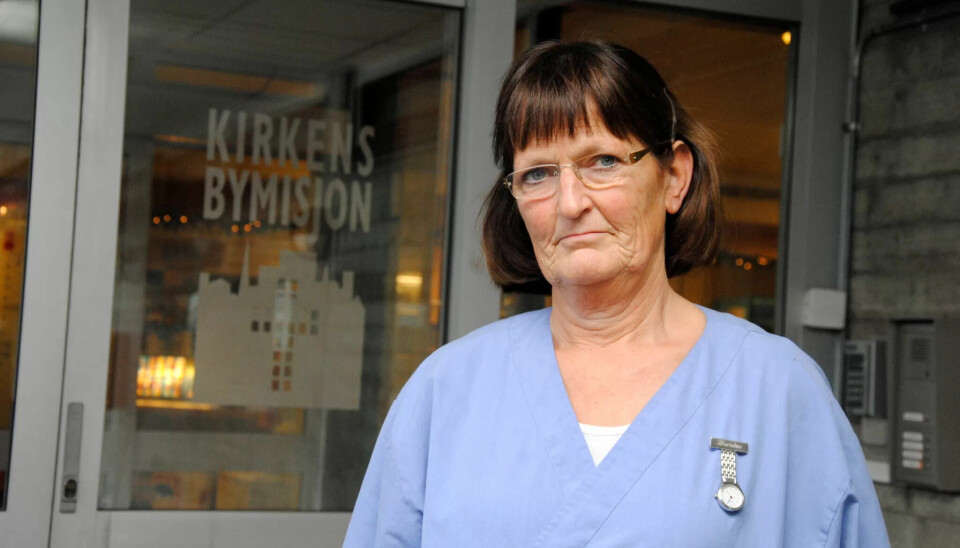 TROFAST MOT BYMISJONEN: Marianne Erikstad har jobbet som hjelpepleier i Kirkens Bymisjon i 33 år. Nå kan opparbeidede rettigheter ryke. TROFAST MOT BYMISJONEN: Marianne Erikstad har jobbet som hjelpepleier i Kirkens Bymisjon i 33 år. Nå kan opparbeidede rettigheter ryke.