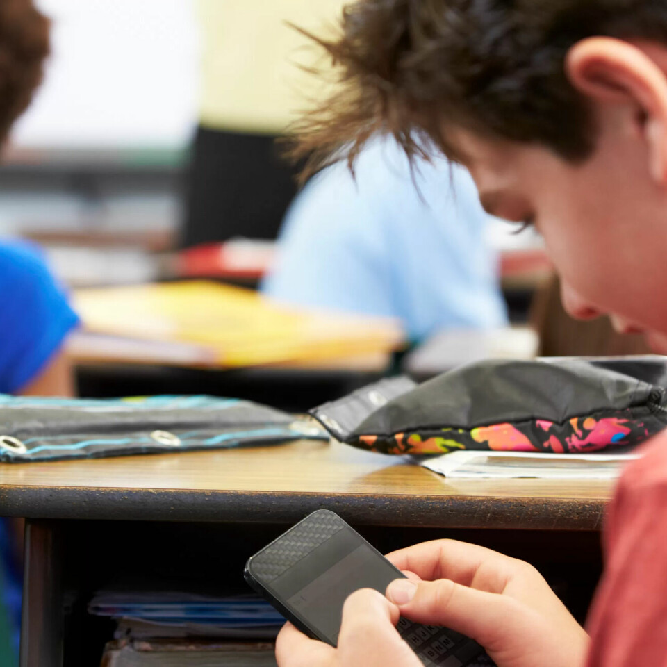 KRITISK: Skolenes landsforbund er kritisk til mobilforbud i skolen. KRITISK: Skolenes landsforbund er kritisk til mobilforbud i skolen.