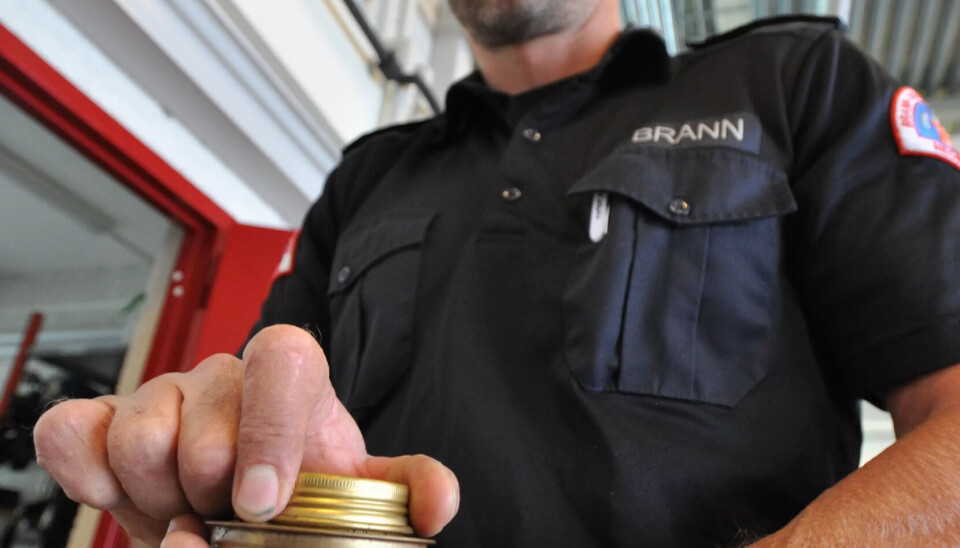 STOPP: Denne skal ikke fylles opp når den er varm. STOPP: Denne skal ikke fylles opp når den er varm.