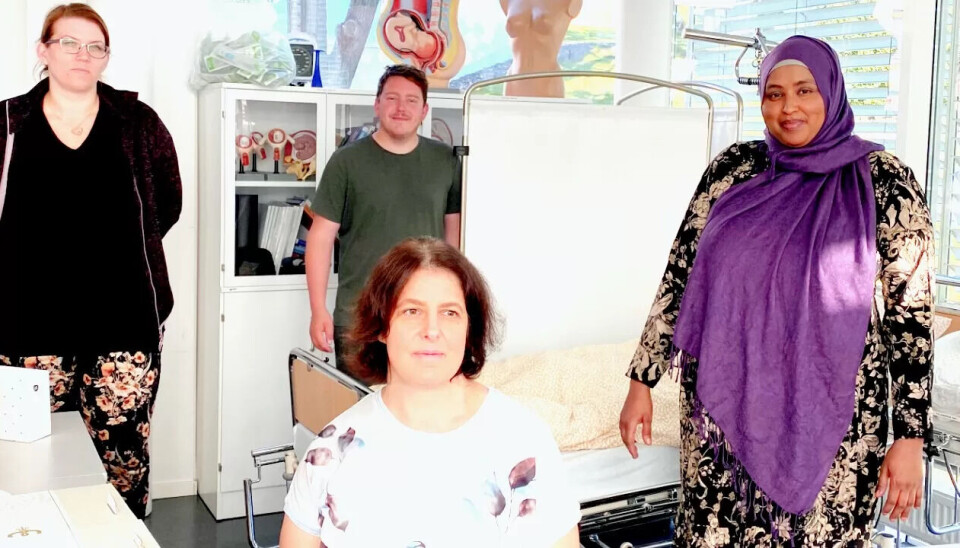 Første kull: Wenche Kallerud (f.v.), Eirik Øye Heintz, Sszilvia Beck og Quesna Basney er i gang med fagskolens nye studietilbud, kirurgisk virksomhet. Første kull: Wenche Kallerud (f.v.), Eirik Øye Heintz, Sszilvia Beck og Quesna Basney er i gang med fagskolens nye studietilbud, kirurgisk virksomhet.