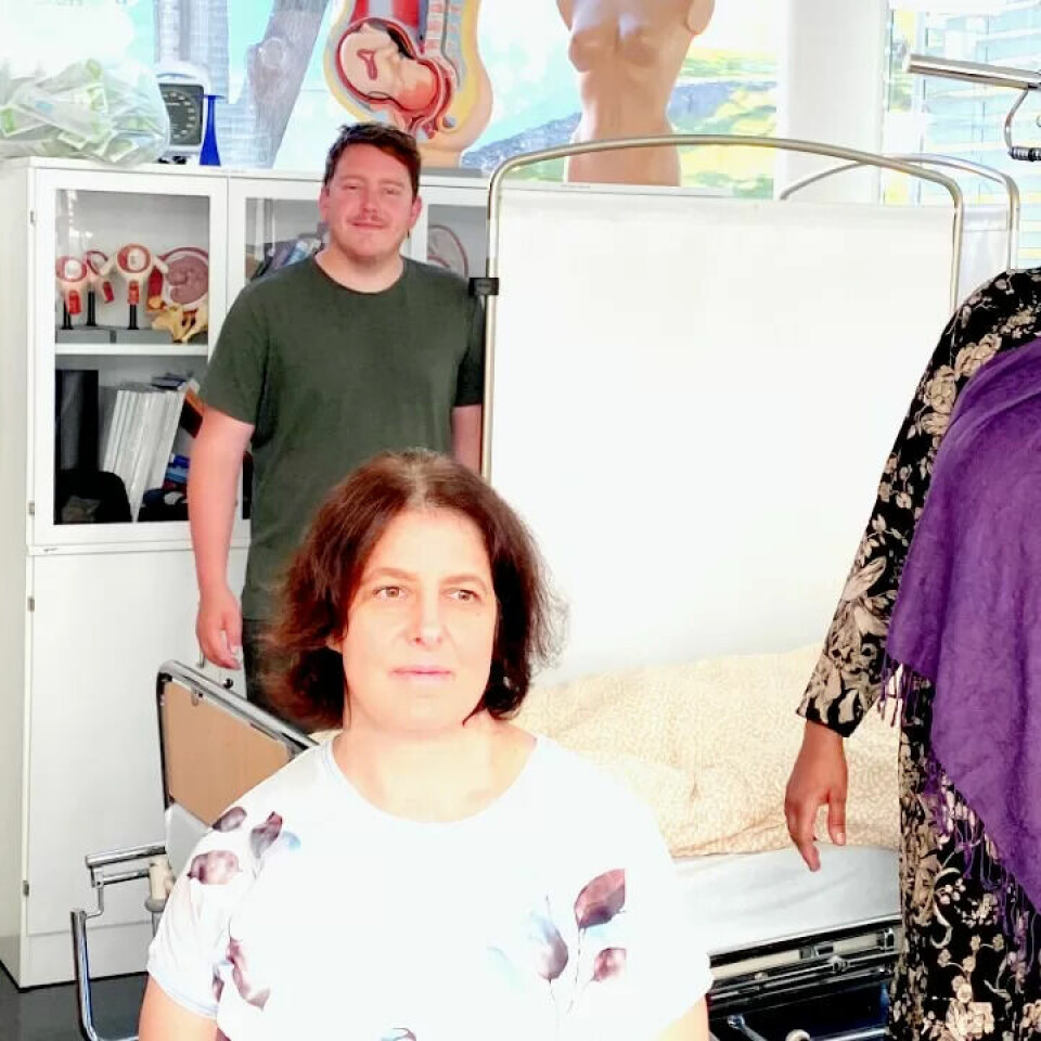 Første kull: Wenche Kallerud (f.v.), Eirik Øye Heintz, Sszilvia Beck og Quesna Basney er i gang med fagskolens nye studietilbud, kirurgisk virksomhet. Første kull: Wenche Kallerud (f.v.), Eirik Øye Heintz, Sszilvia Beck og Quesna Basney er i gang med fagskolens nye studietilbud, kirurgisk virksomhet.