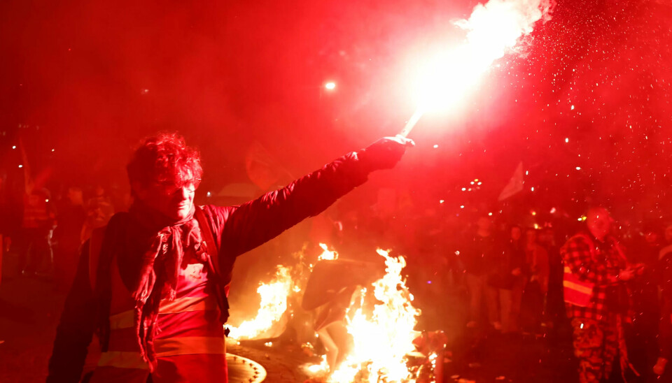 I FYR OG FLAMME: Det merkes når franske borgere demonstrerer. Bildet er fra en pensjonsdemonstrasjon i Nantes i vestlige Frankrike tirsdag 21. mars. I FYR OG FLAMME: Det merkes når franske borgere demonstrerer. Bildet er fra en pensjonsdemonstrasjon i Nantes i vestlige Frankrike tirsdag 21. mars.
