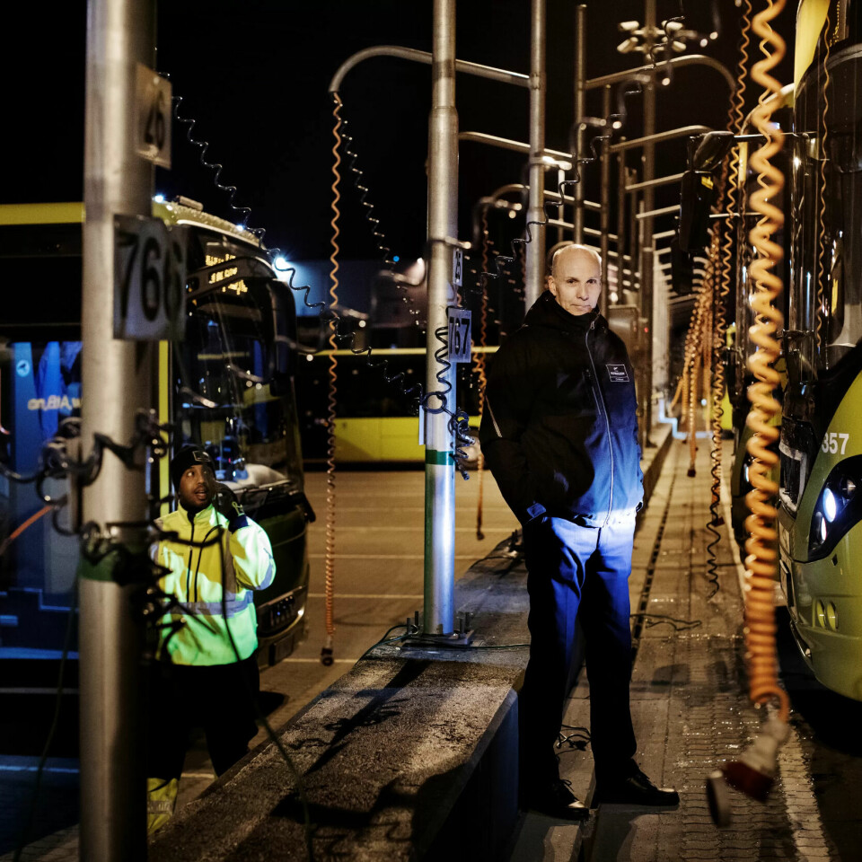 TETT MED VAKTER: Det hendte at Tom Erik Holthe jobbet fra klokka to til halv fem om natta. Så hadde han fri – og burde sove – til neste vakt begynte klokka 21.50. – Helt håpløst, sier Holthe. TETT MED VAKTER: Det hendte at Tom Erik Holthe jobbet fra klokka to til halv fem om natta. Så hadde han fri – og burde sove – til neste vakt begynte klokka 21.50. – Helt håpløst, sier Holthe.