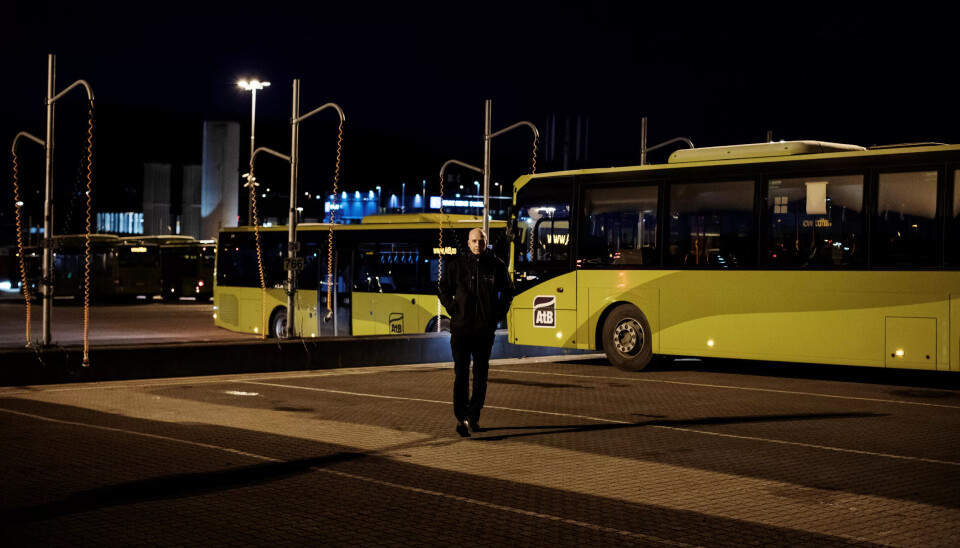 SLUTT PÅ NATTARBEID: Tom Erik Holthe synes han får sove lenge når han ikke trenger å møte på jobb før klokka 06.00. SLUTT PÅ NATTARBEID: Tom Erik Holthe synes han får sove lenge når han ikke trenger å møte på jobb før klokka 06.00.