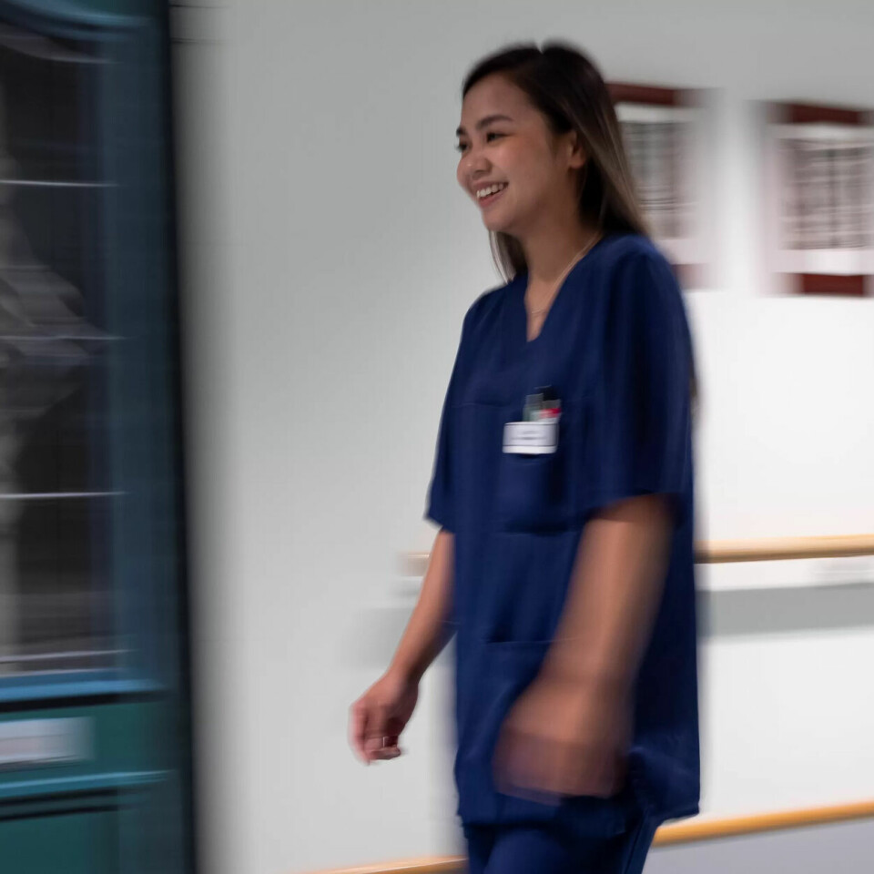 SKAL IKKE LØPE: Rosé Anne Catura på Uranienborghjemmet skal ikke løpe mer under ny privat drifter, mener Saliba Andreas Korkunc. – Løsningen er å ta i bruk nye og smartere måter å jobbe på, sier han. SKAL IKKE LØPE: Rosé Anne Catura på Uranienborghjemmet skal ikke løpe mer under ny privat drifter, mener Saliba Andreas Korkunc. – Løsningen er å ta i bruk nye og smartere måter å jobbe på, sier han.