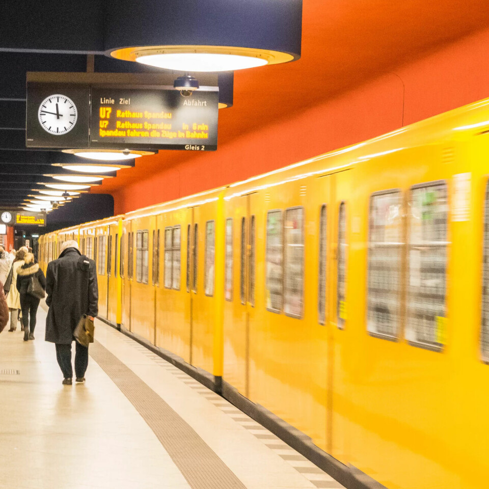 Bare 90 kroner for månedskort på buss og tog. Slik skal Tyskland få folk til å droppe bilen