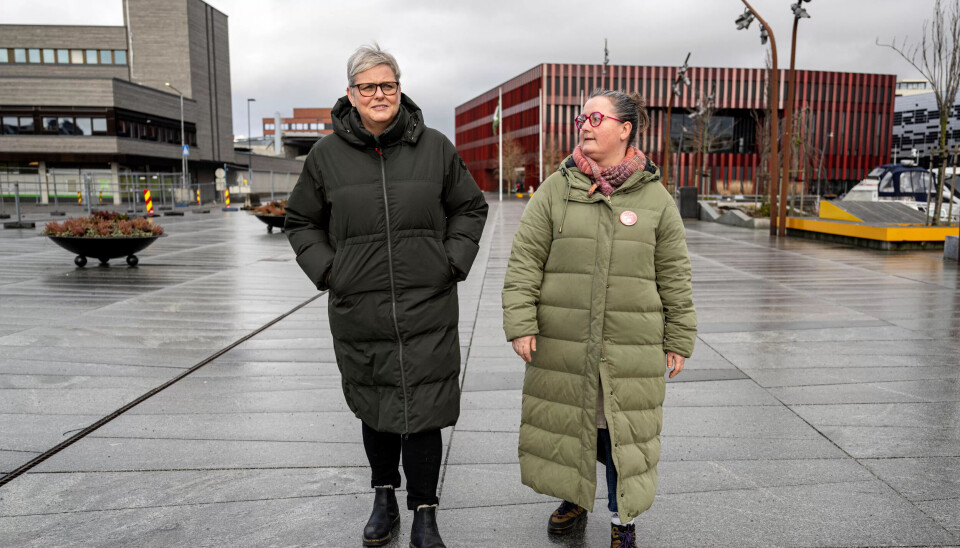 FRIVILLIG DELTID: – Noen vil heller shoppe vakter når det passer dem, sier Fagforbundets Elin Østvold. Her med HTV Siri Andersen, med Sandnes Rådhus i bakgrunnen. FRIVILLIG DELTID: – Noen vil heller shoppe vakter når det passer dem, sier Fagforbundets Elin Østvold. Her med HTV Siri Andersen, med Sandnes Rådhus i bakgrunnen.